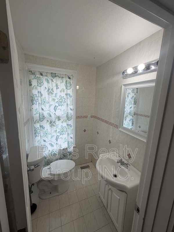606 Earl St - Photo 6 of 9