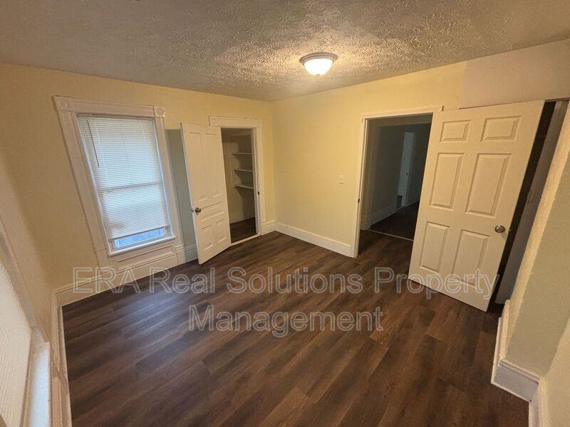 1978 W 93rd St - Photo 2 of 9