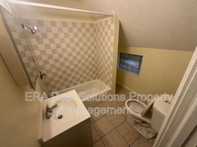 1978 W 93rd St - Photo 5 of 9