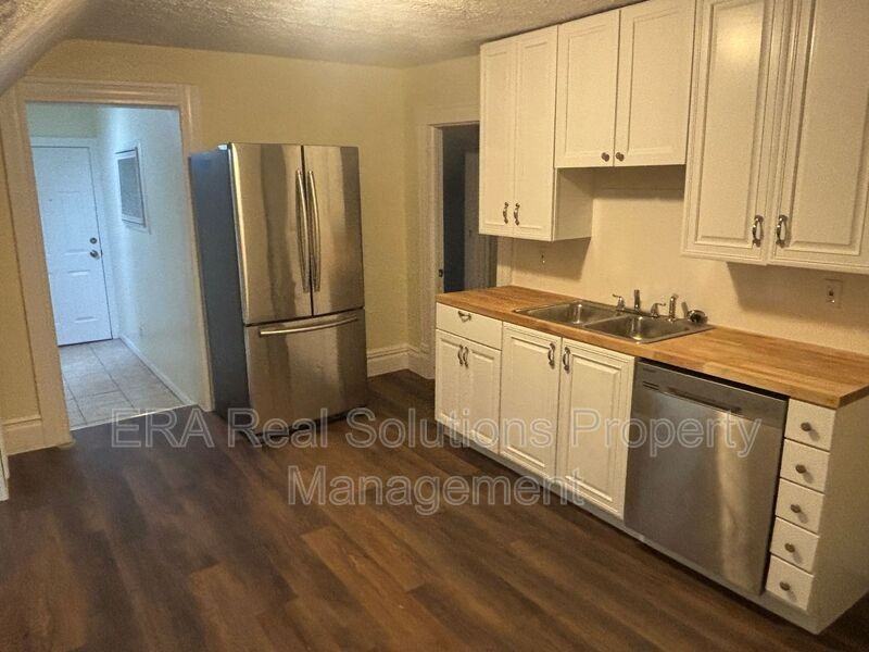 1978 W 93rd St - Photo 6 of 9