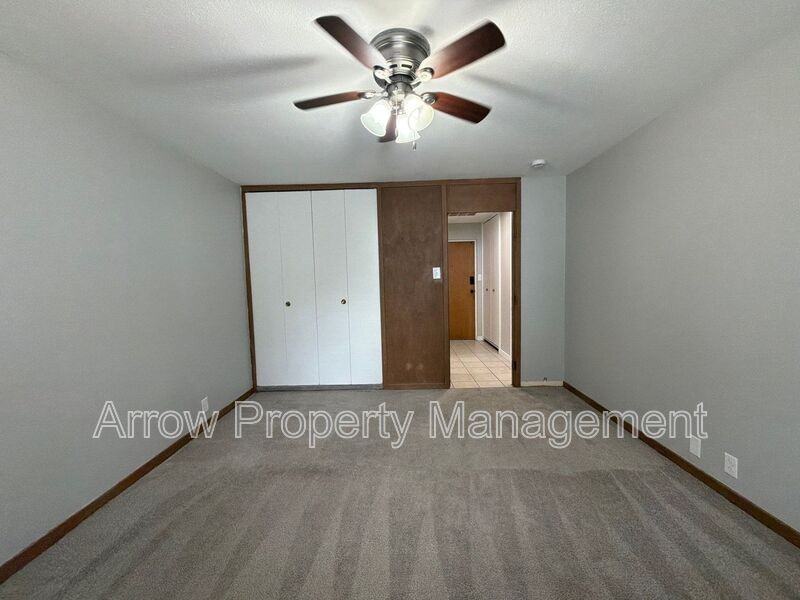 2501 N St - Photo 6 of 9