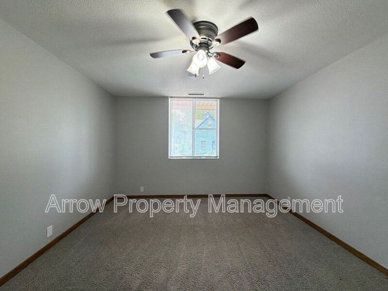 2501 N St - Photo 7 of 9