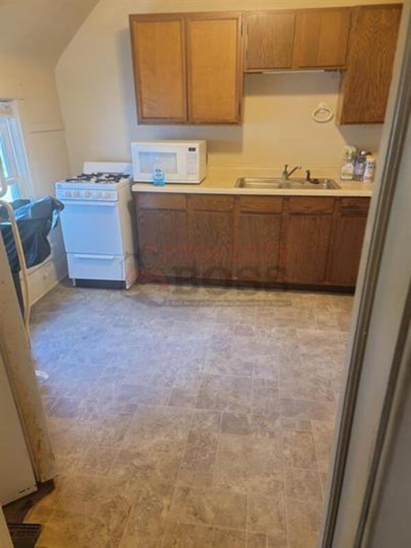 210 Noble 1/2 - Photo 3 of 7