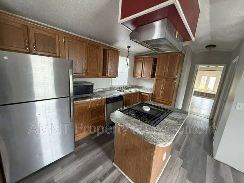 1735 Blackhawk Dr - Photo 2 of 9