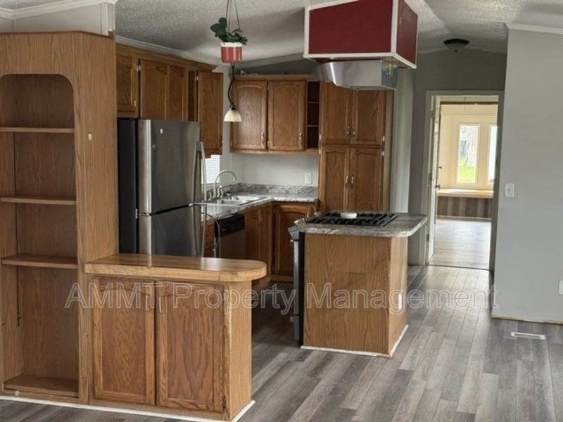 1735 Blackhawk Dr - Photo 3 of 9