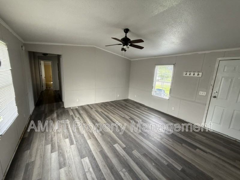 1735 Blackhawk Dr - Photo 4 of 9