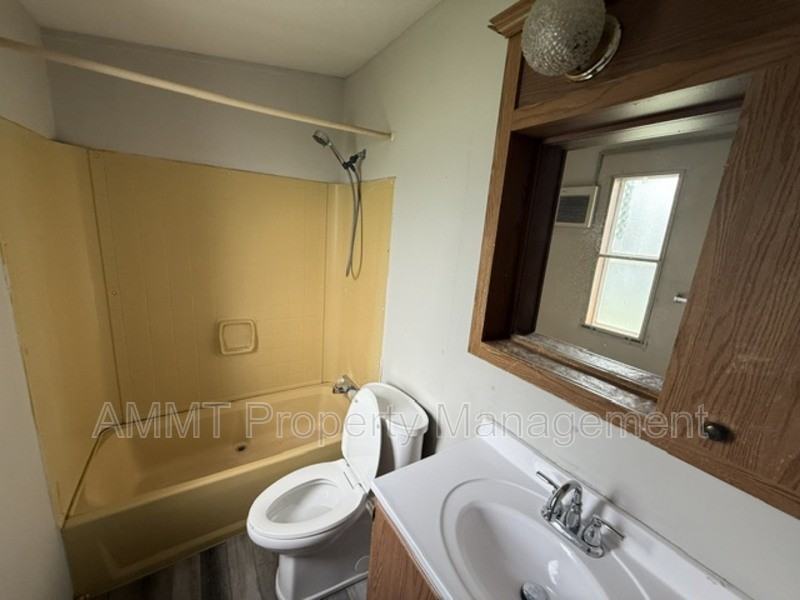 1735 Blackhawk Dr - Photo 6 of 9