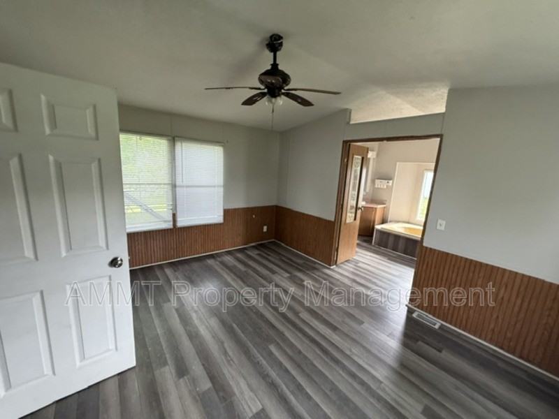 1735 Blackhawk Dr - Photo 7 of 9