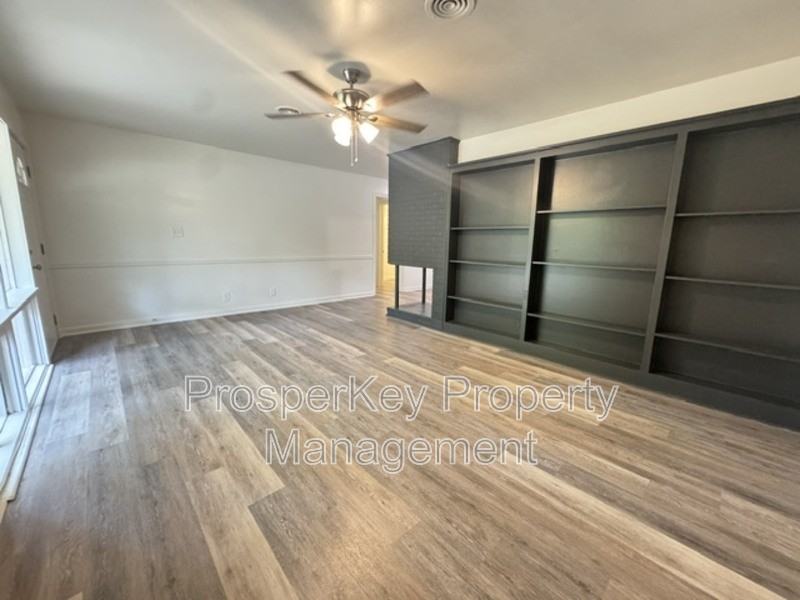 3110 College Ave - Photo 4 of 15