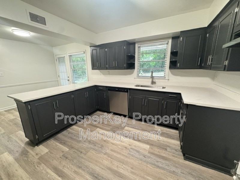 3110 College Ave - Photo 6 of 15