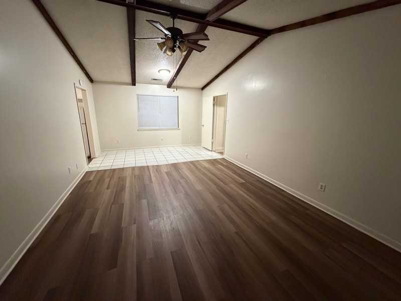 22173 Ewell St - Photo 4 of 11
