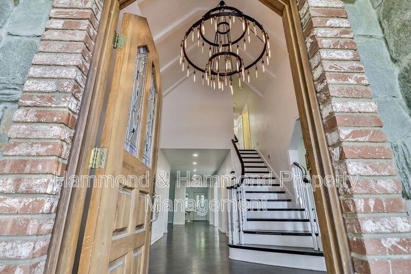 3373 Coy Dr - Photo 4 of 46