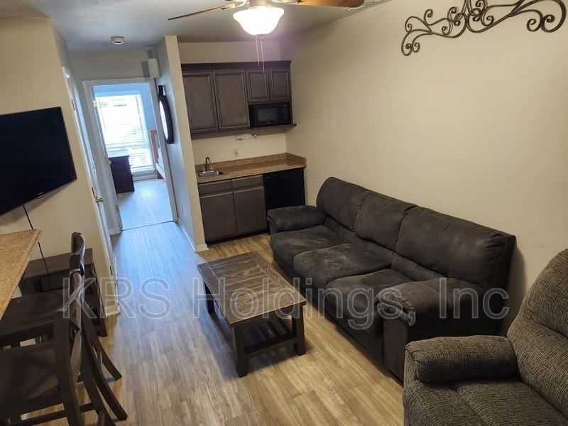 1305 Bradley Dr - Photo 2 of 15