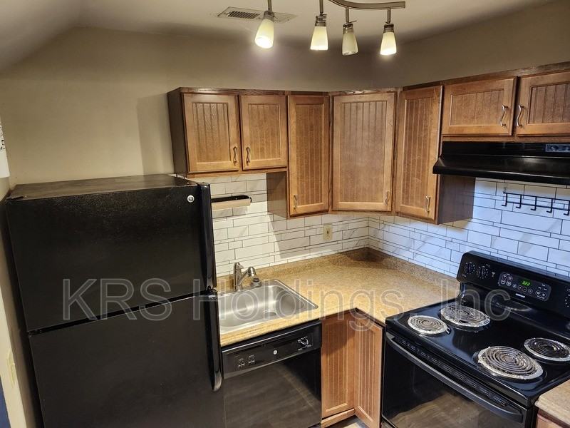 1305 Bradley Dr - Photo 7 of 15