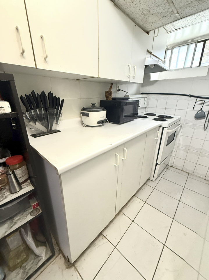700 Brock Ave - Photo 2 of 14
