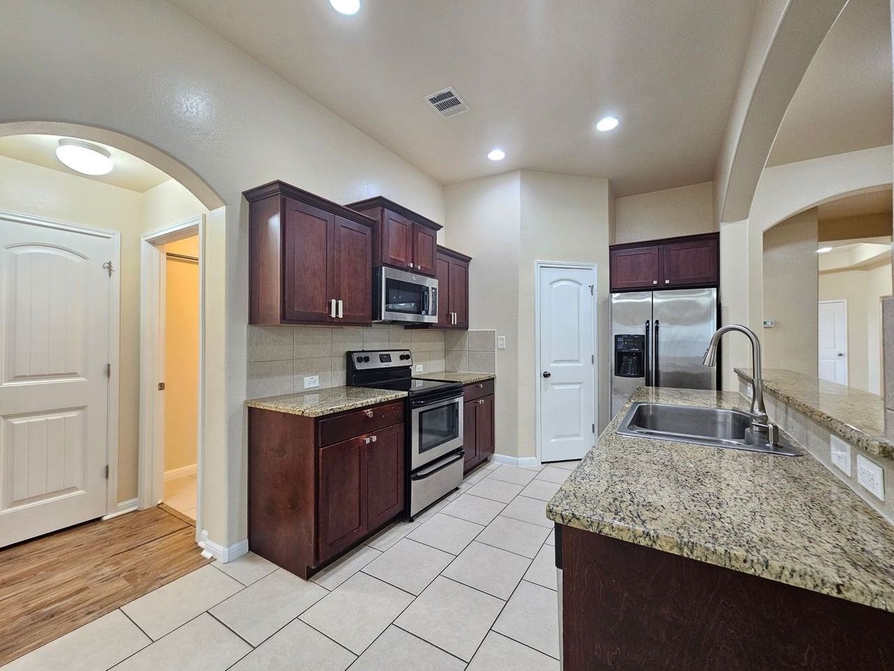 300 W Libra Dr - Photo 7 of 26
