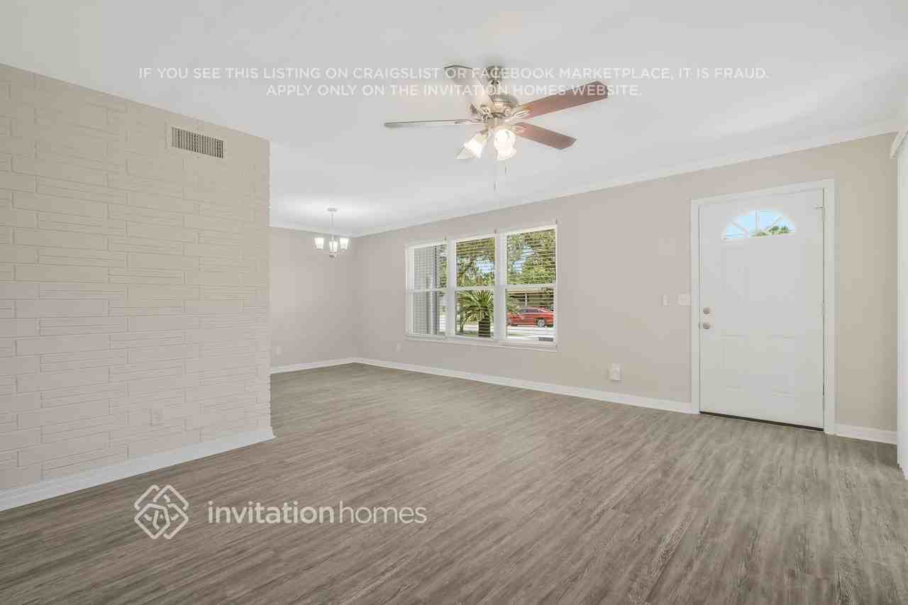 11630 Sands Ave - Photo 4 of 24