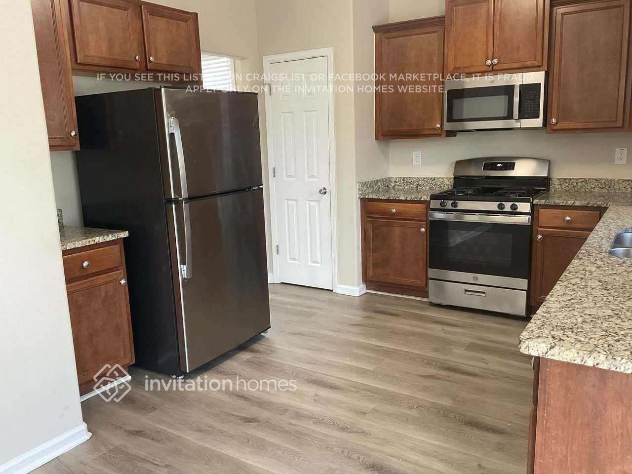 6490 Drake Mnr - Photo 4 of 17