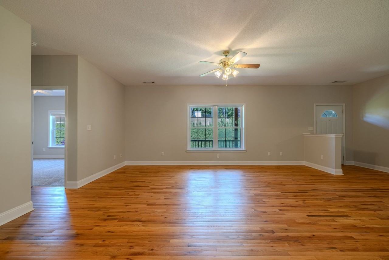 131 Eric Dr - Photo 2 of 22