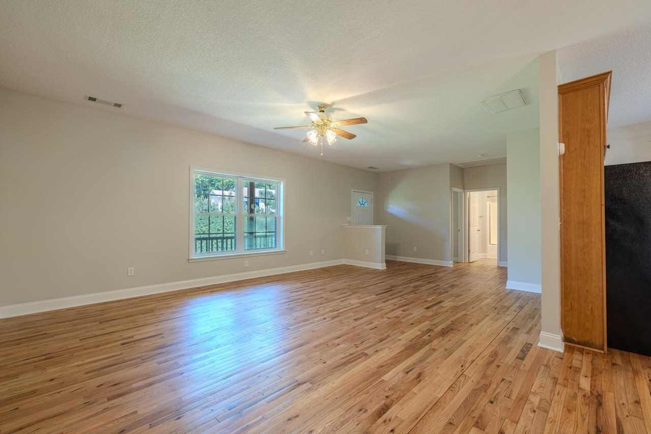 131 Eric Dr - Photo 3 of 22
