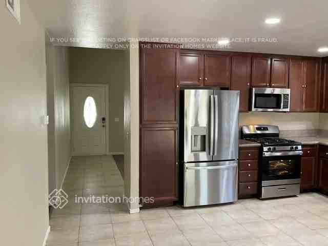 2155 E Alondra St - Photo 4 of 18