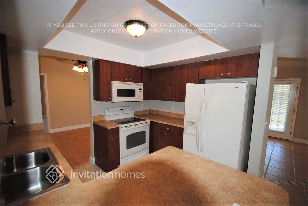 228 Se 27th Ter - Photo 5 of 13