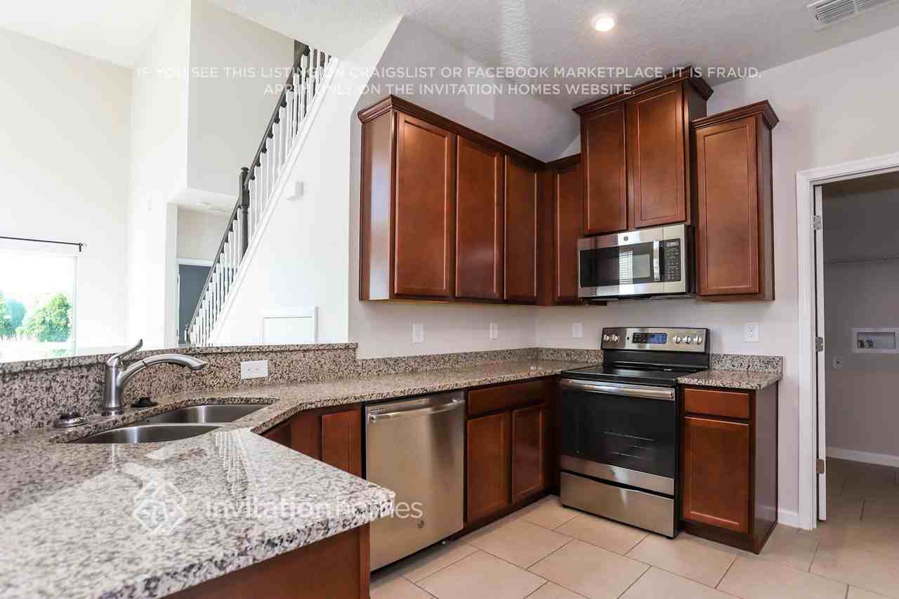 10711 Verawood Dr - Photo 4 of 16