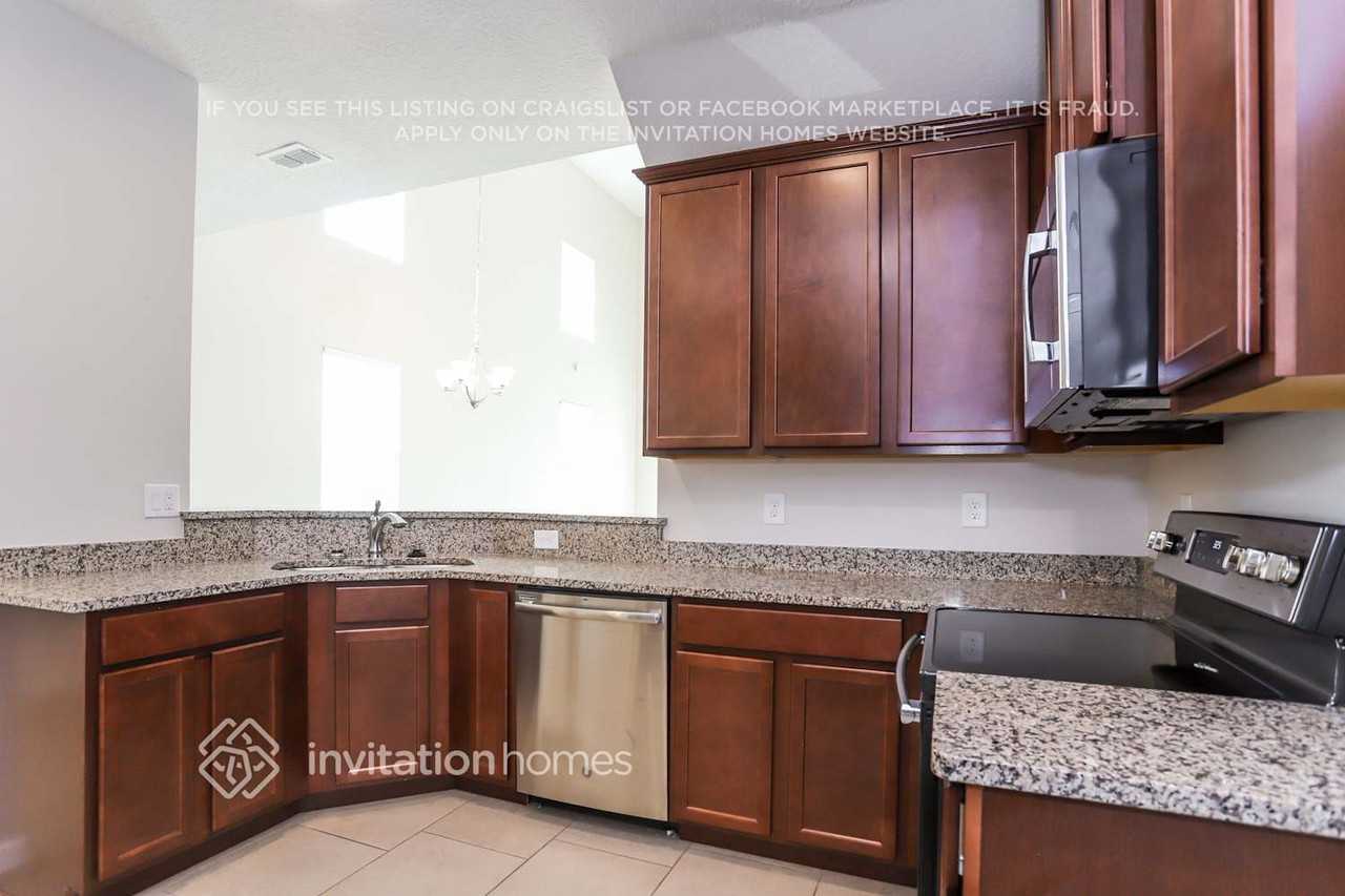 10711 Verawood Dr - Photo 5 of 16