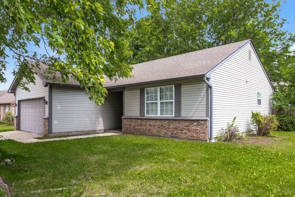 7825 Jaclyn Dr - Photo 3 of 16