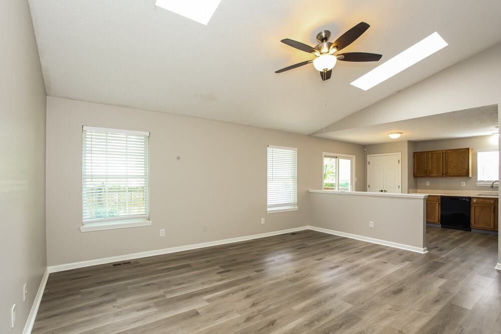 7825 Jaclyn Dr - Photo 4 of 16