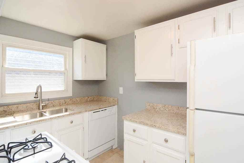 3129 N Spaulding Ave #3 - Photo 3 of 21