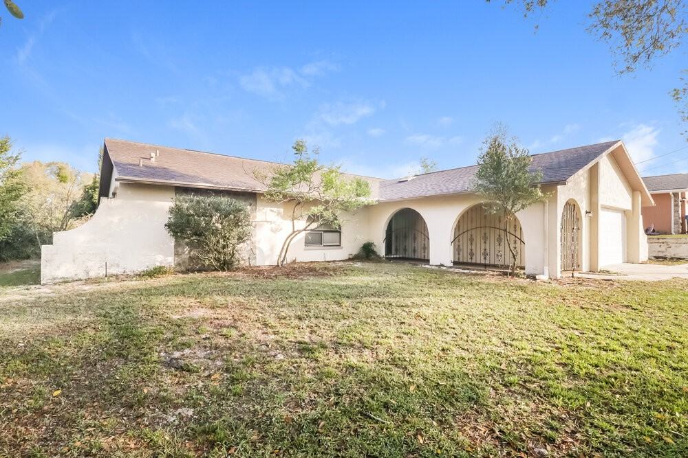 12305 Drake Ln - Photo 3 of 16