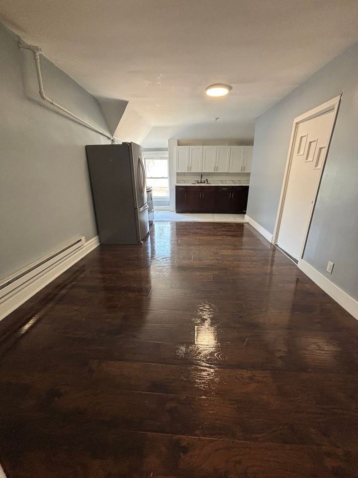 74 Baldwin Ave - Photo 3 of 22