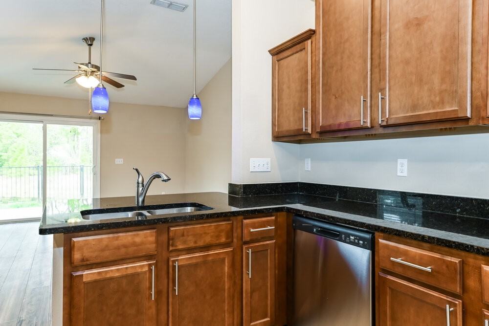 15847 Rachel Creek Dr - Photo 7 of 16