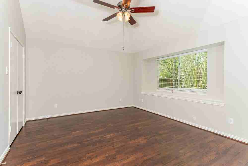 2002 Hickory Glen Dr - Photo 5 of 17