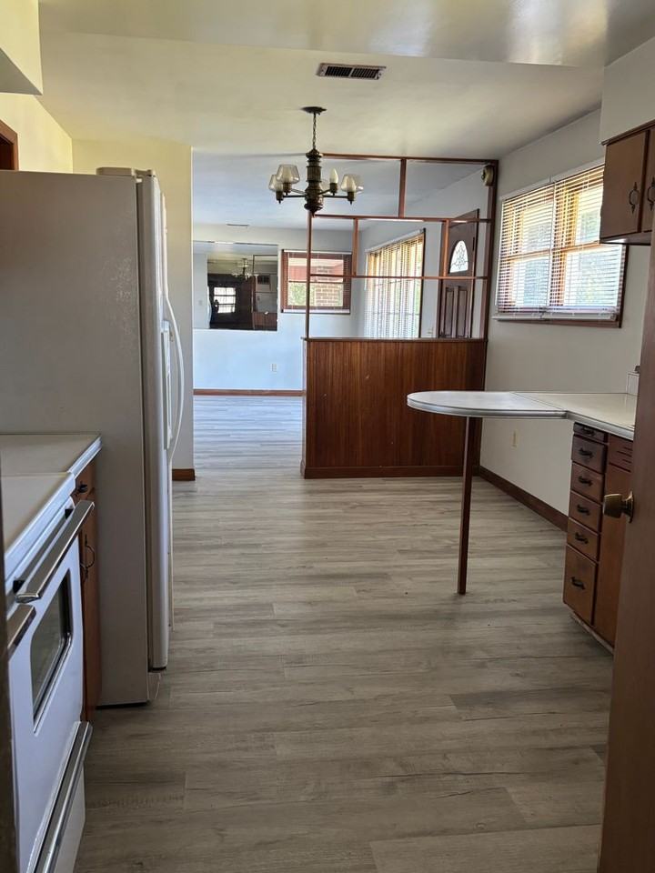 829 Olmstead Dr - Photo 5 of 10