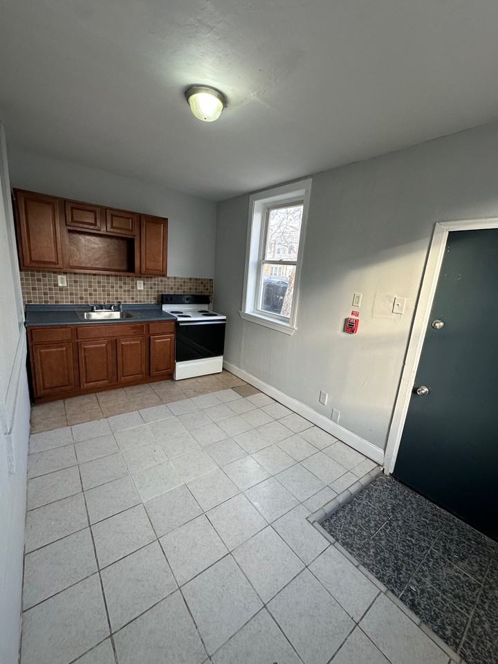 5900 Pine StAppt 4 - Photo 4 of 8