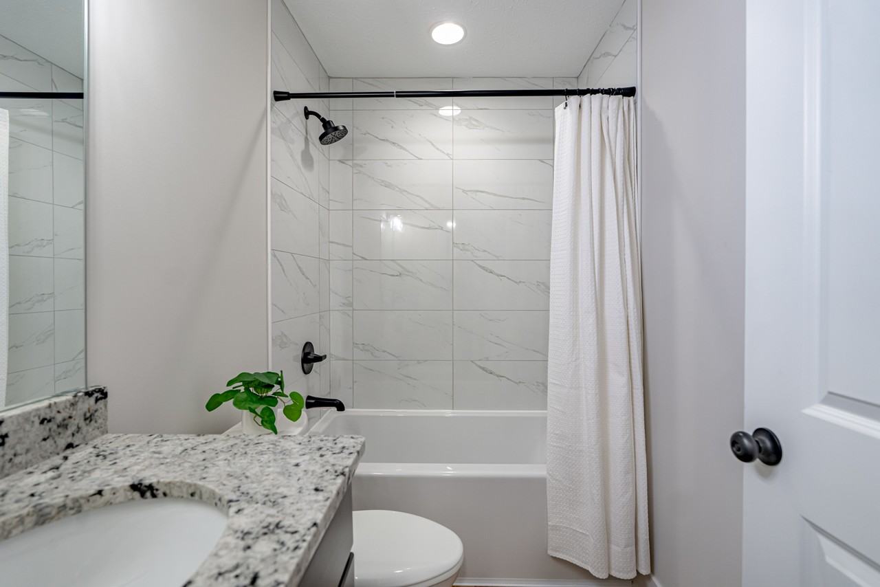 425 Lexington Ave #8 - Photo 3 of 17