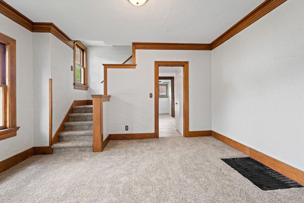41 W Fairview Ave #41 - Photo 3 of 12