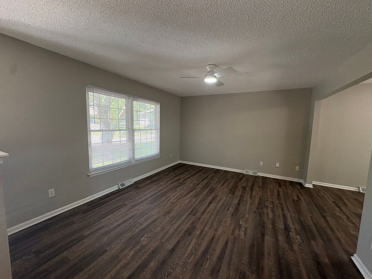 1120 Ne 9th St - Photo 3 of 18