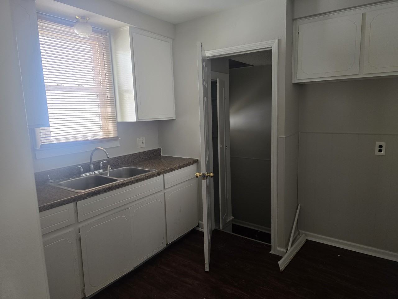 19152 Woodside St #1 - Photo 4 of 8