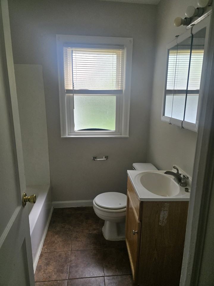 19152 Woodside St #1 - Photo 6 of 8