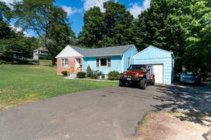 featured image of 10 Pinewood Rd #1