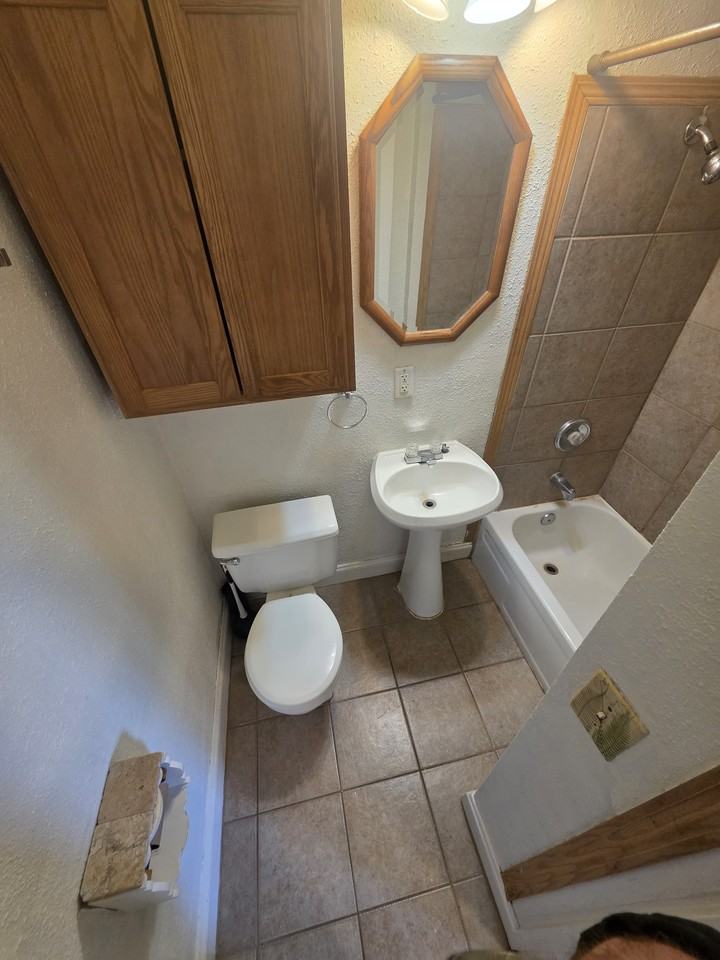 1324 Pennsylvania Ave - Photo 2 of 13