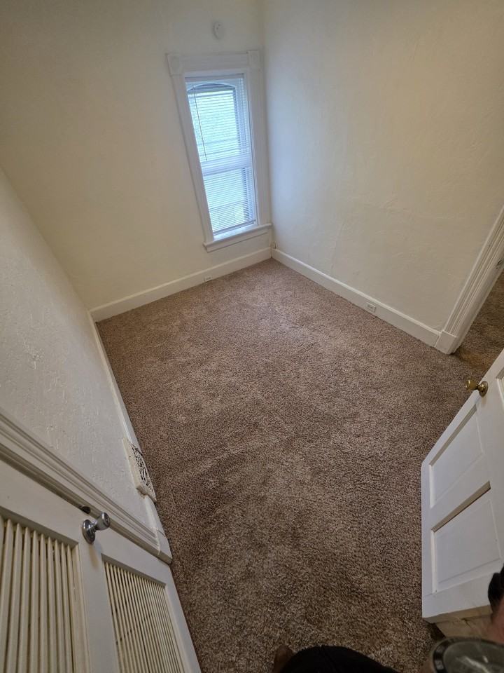 1324 Pennsylvania Ave - Photo 7 of 13