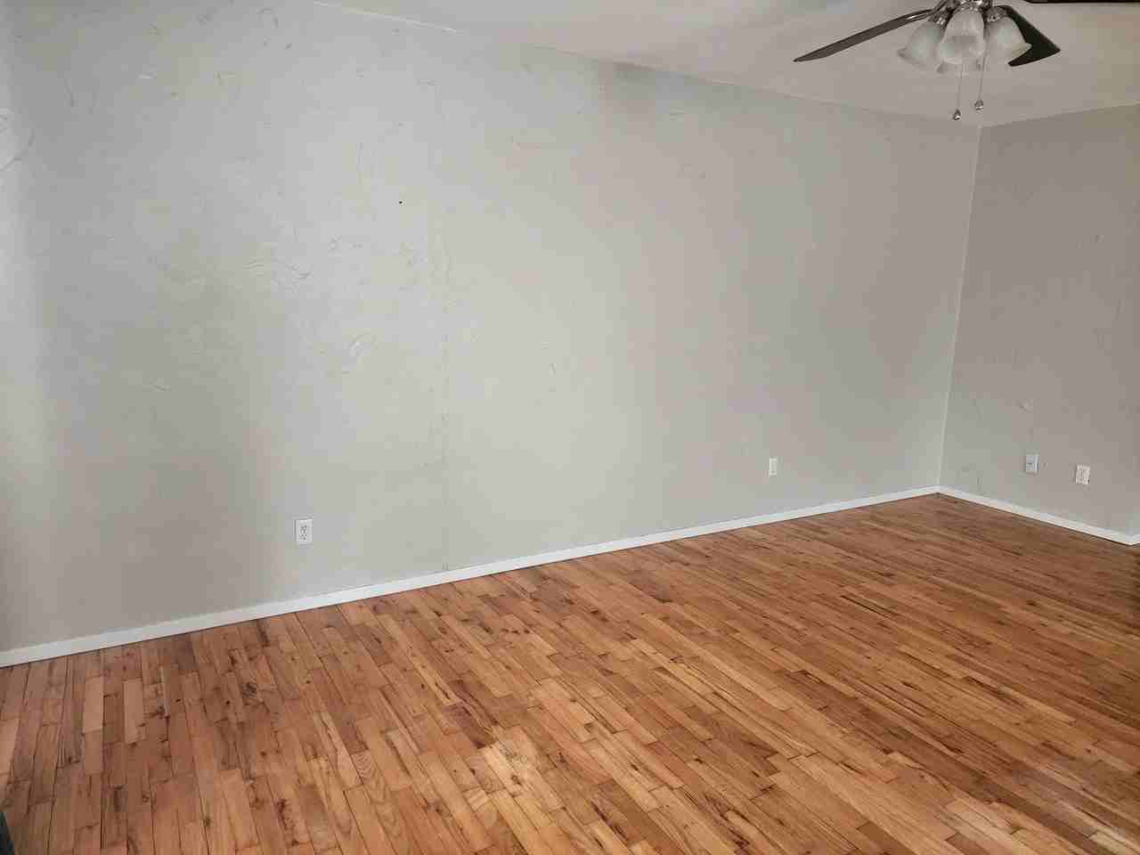 1700 S Avenue B - Photo 4 of 41