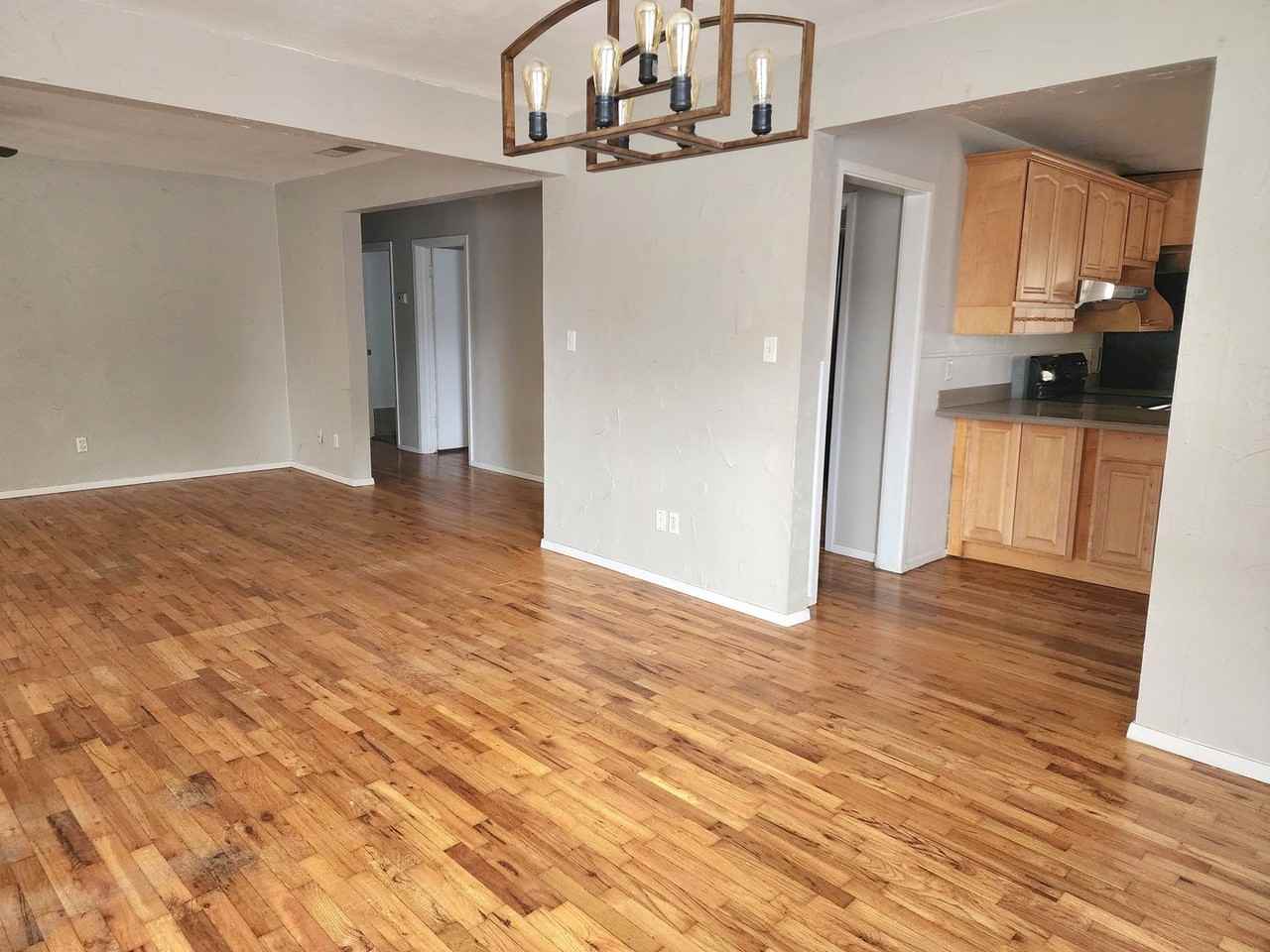 1700 S Avenue B - Photo 7 of 41