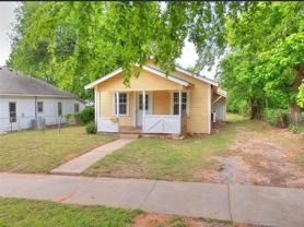 407 Se 25th St - Photo 1 of 1