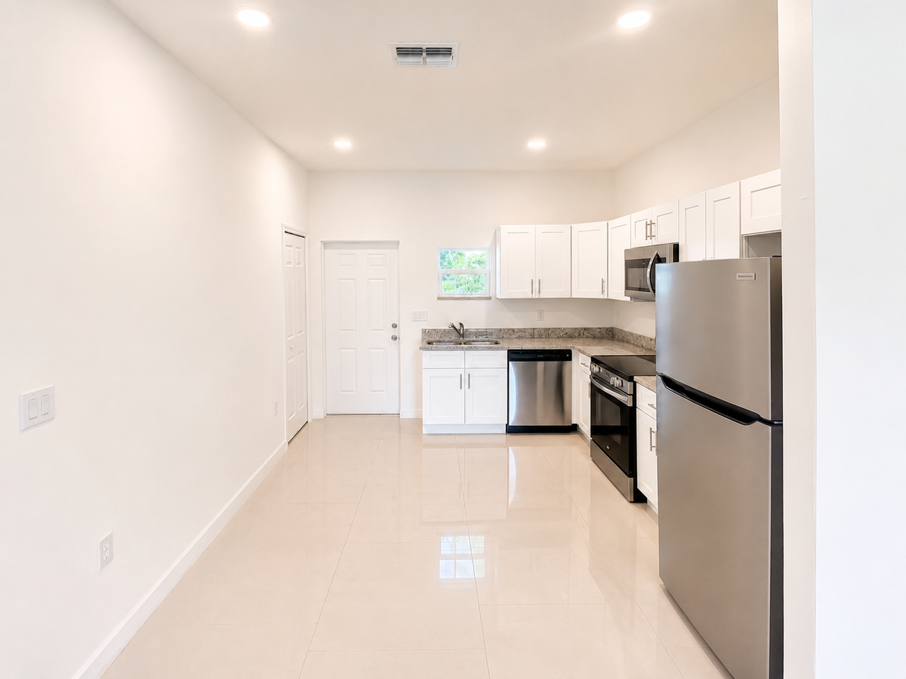 2910 55th St W - Photo 6 of 14