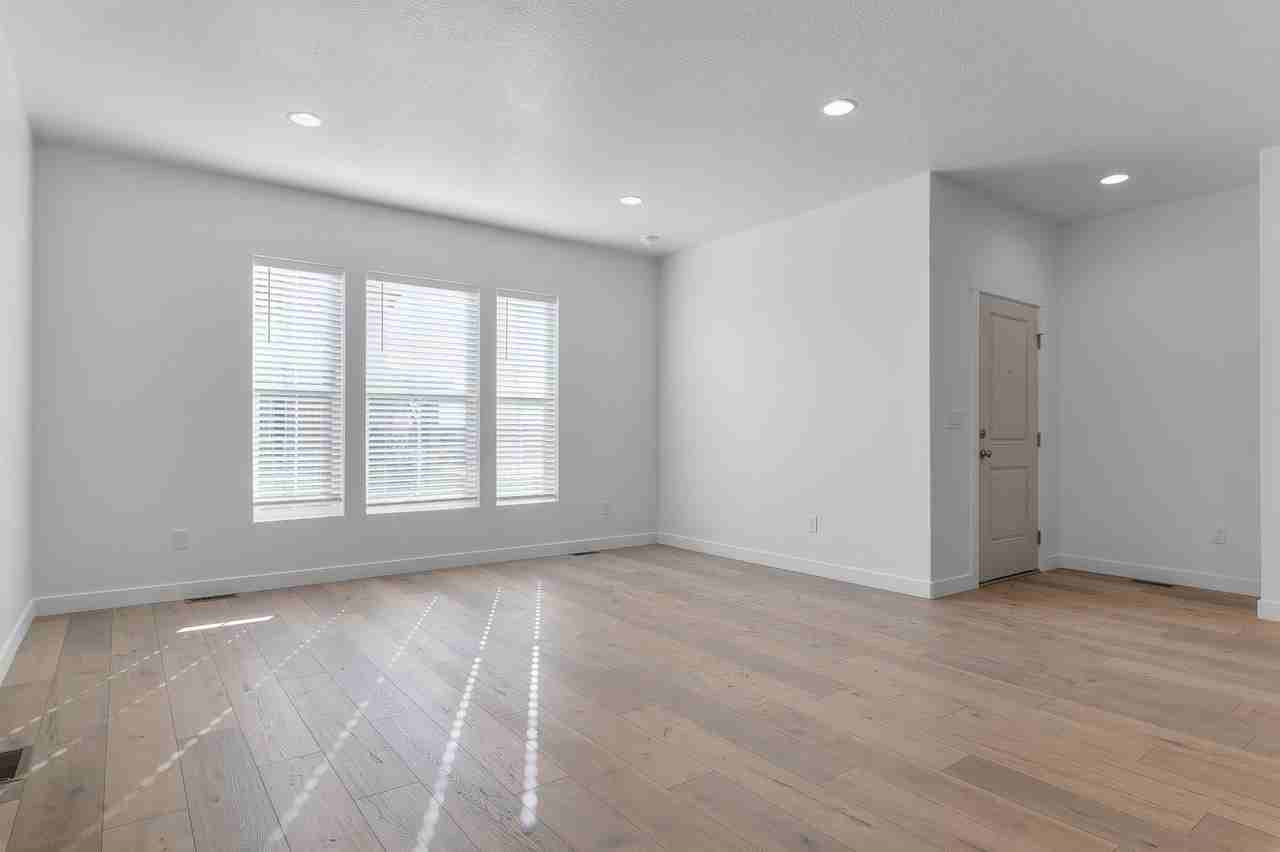 1614 E 6820 N - Photo 7 of 21